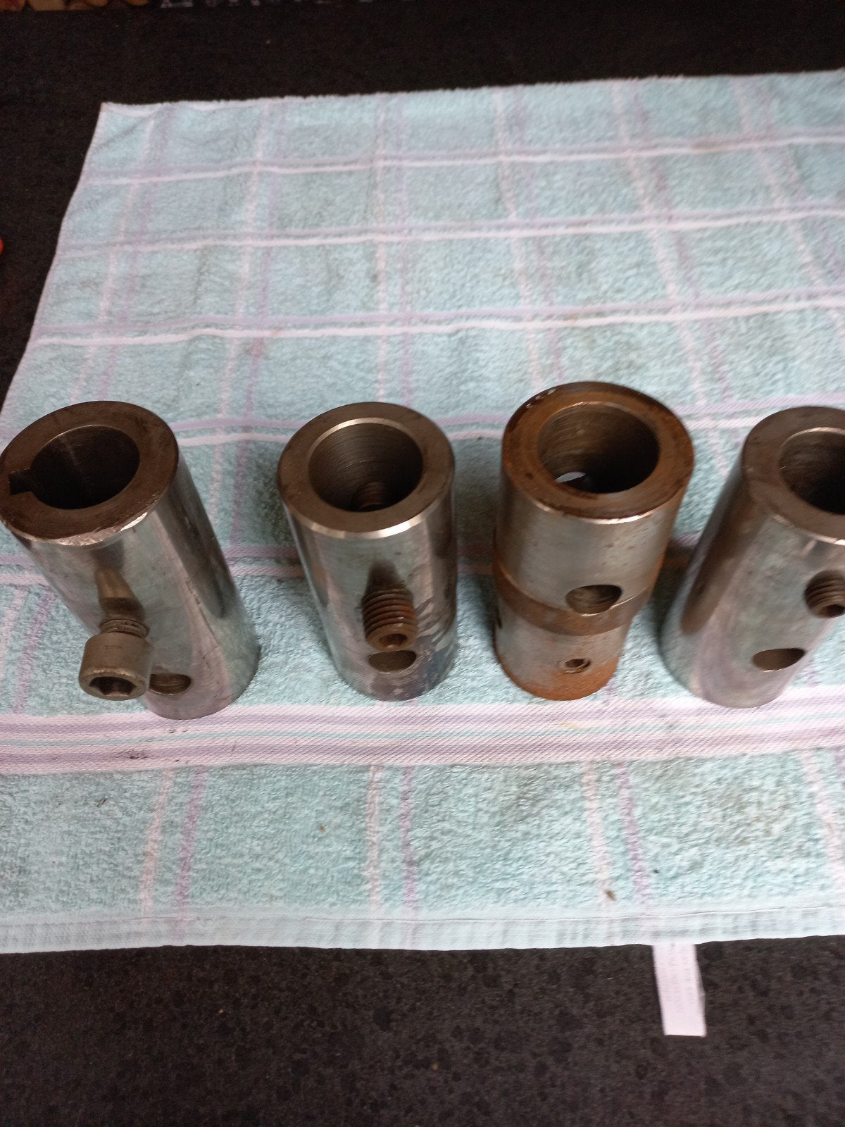 Set van 4 metalen asbussen 2x 35mmen 2x 40mm, Ophalen, Gebruikt