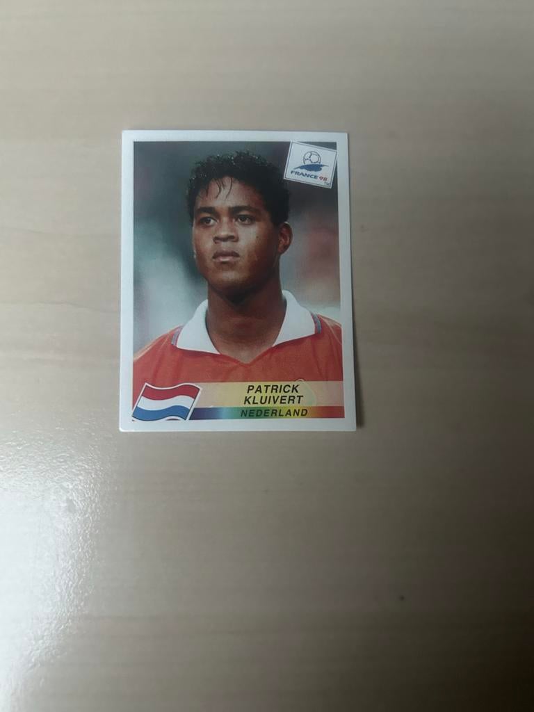 Patrick Kluivert Sticker - Frankrijk 98 WK Voetbal, Verzamelen, Ophalen of Verzenden, Zo goed als nieuw, Overige sporten, Poster, Plaatje of Sticker