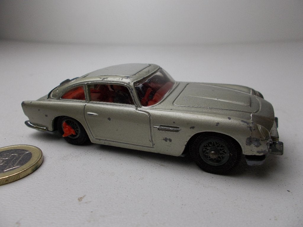 1973 Corgi Toys 270 JAMES BONDS ASTON MARTIN DB 5 + BANDIET!