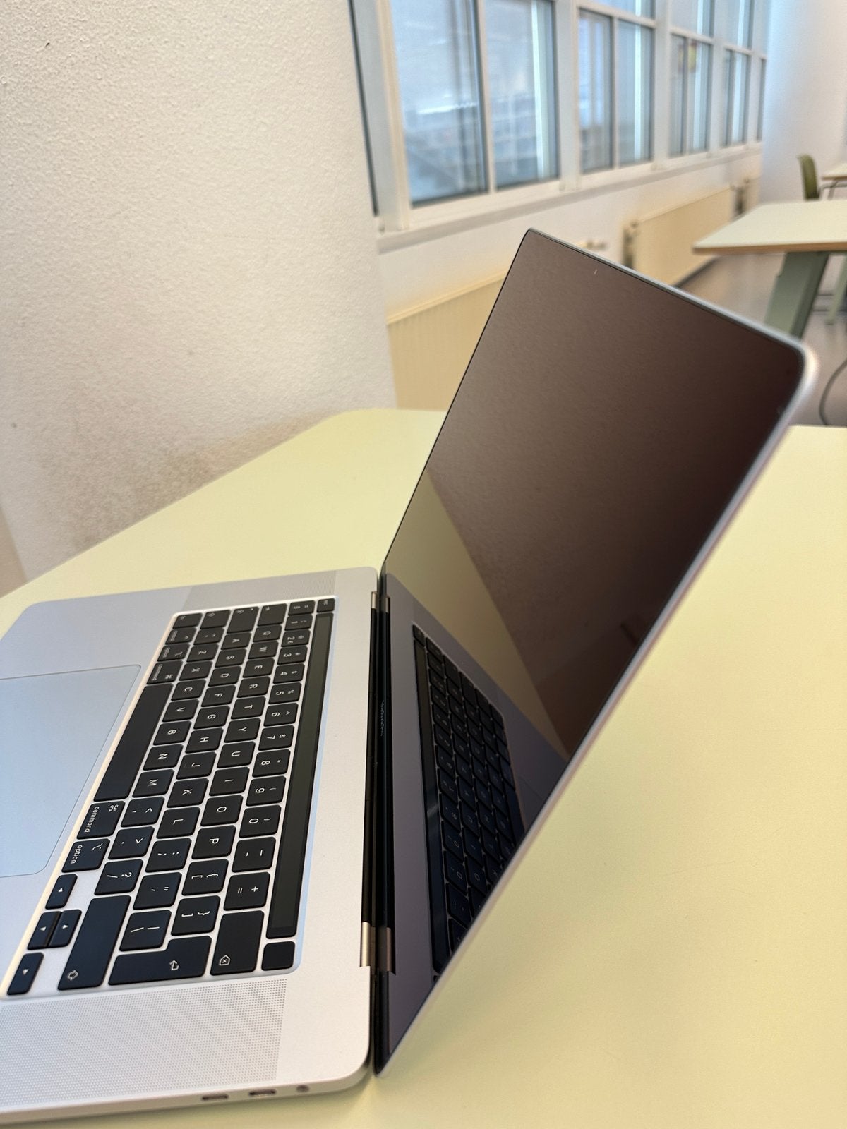 Foto 5 van Macbook pro 2019 16inch i7 16gb