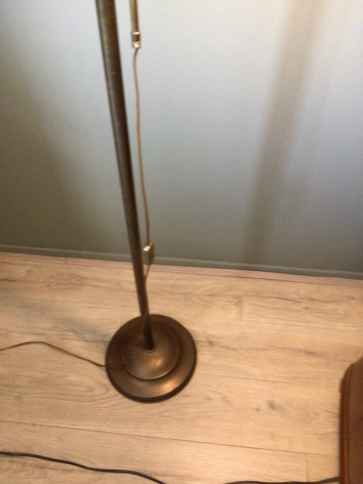 Stijlvolle bronzen vloerlamp met opalen glazen kap, Ophalen, Gebruikt, E27 (groot), Metaal