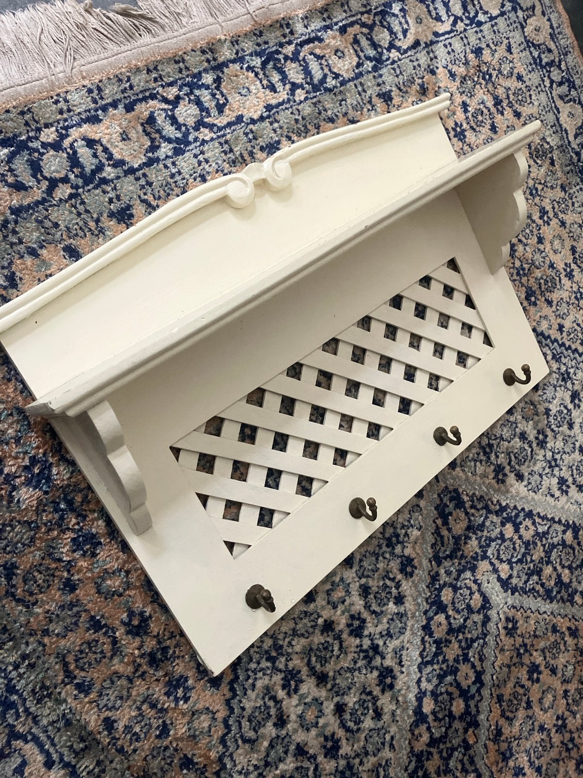 Decoratief Wandrekje met Haken - Crème Wit, Ophalen, Gebruikt