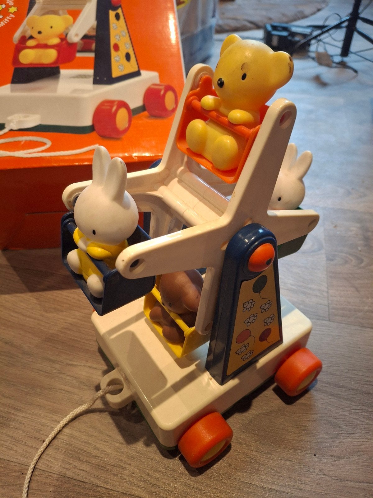 Vintage Nijntje/Miffy draaimolen speelgoed, Ophalen, Gebruikt, Overige typen, Met wieltjes