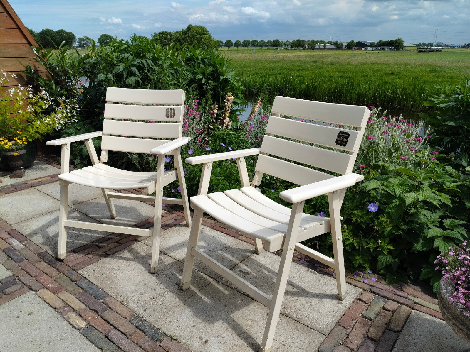 Twee vintage witte Herlag tuinstoelen, Tuin en Terras, Tuinstoelen, Ophalen, Hout, Inklapbaar