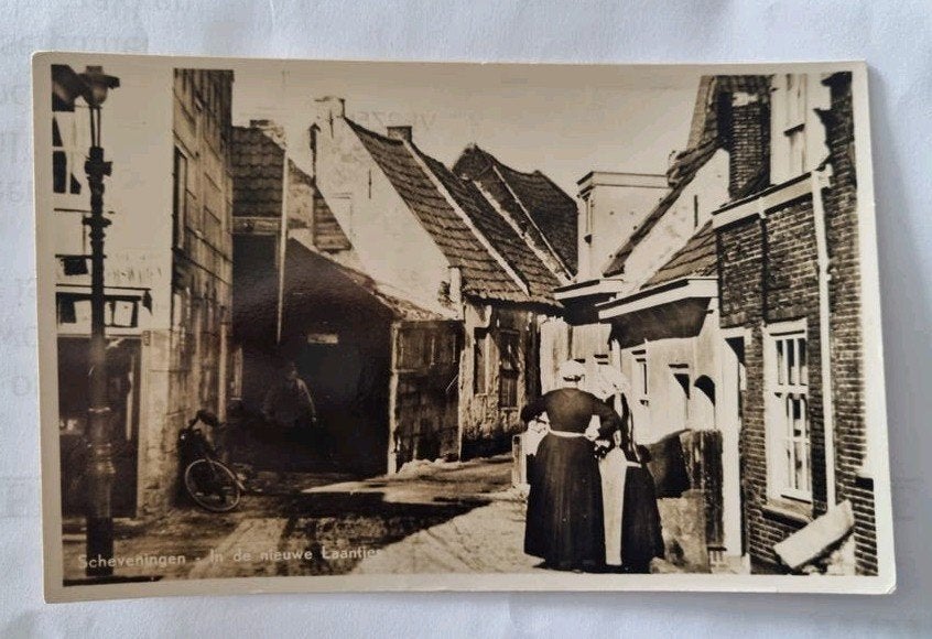 65)Scheveningen - In de Nieuwe Laantjes - Echte fotokaart, Ophalen of Verzenden, 1940 tot 1960, Gelopen, Zuid-Holland
