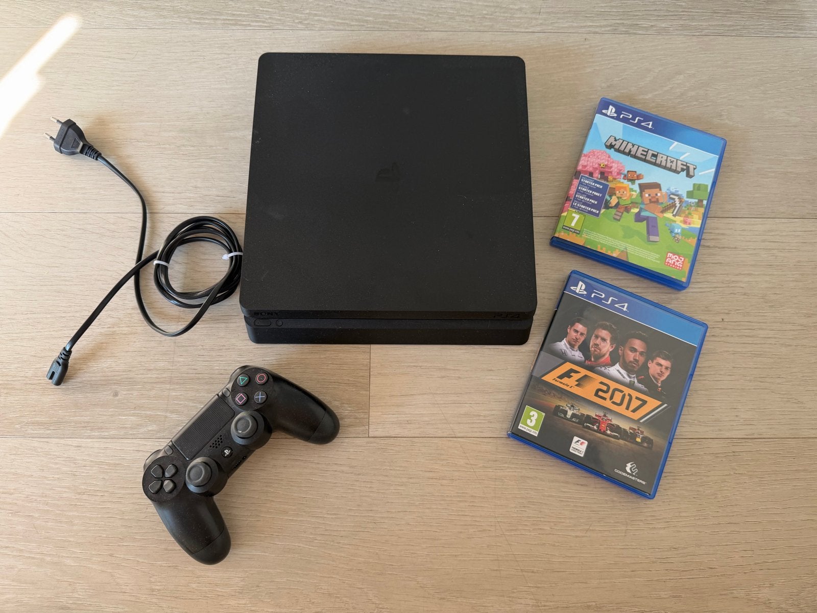 PlayStation 4 Slim met controller en 2 games, 1 speler, Racen en Vliegen, Eén computer, Ophalen of Verzenden