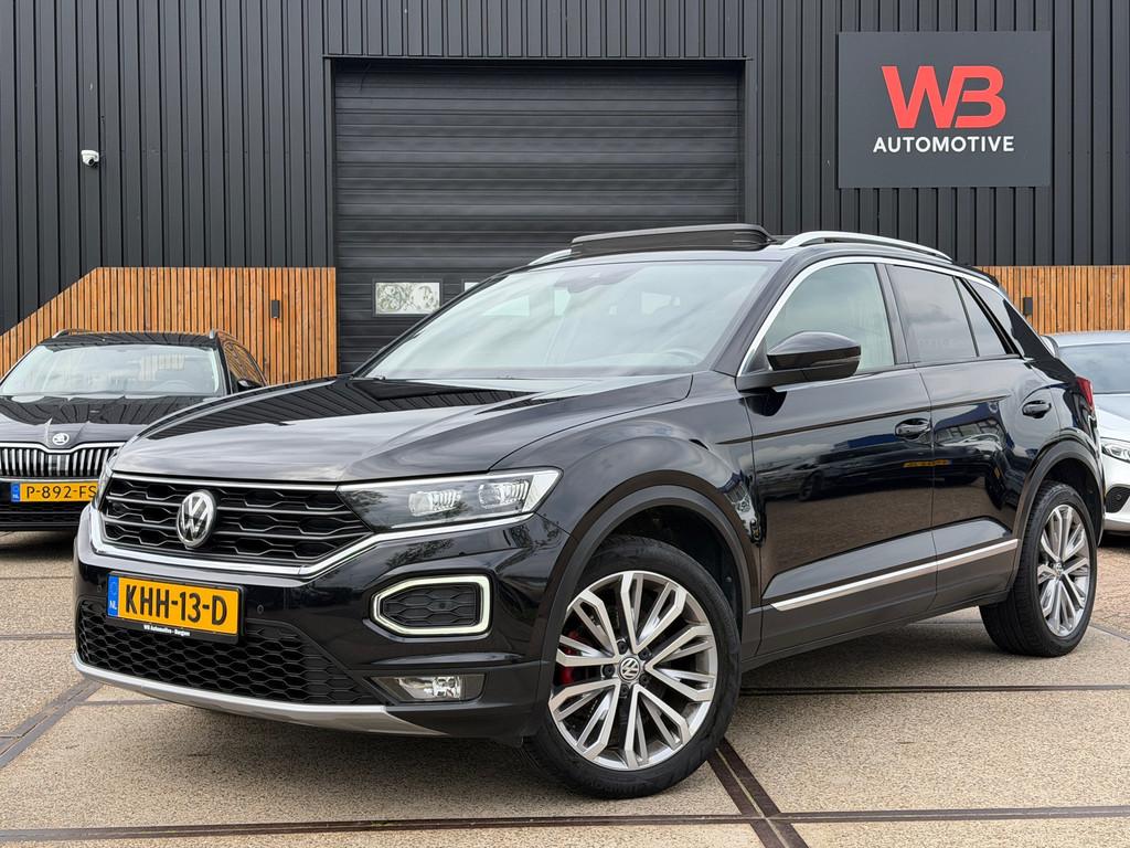 Volkswagen T-ROC 1.5 TSI Sport Pano Adaptive Cruise Sfeerver, Auto's, 4 cilinders, 150 pk, Leder en Stof, Zwart