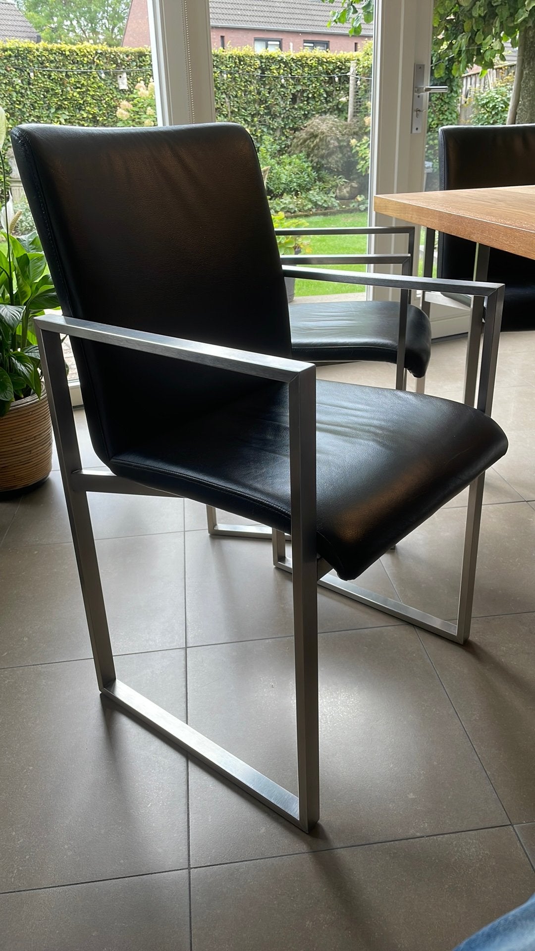 Te koop zwart leren stoelen met RVS frame, Huis en Inrichting, Stoelen, Ophalen, Zo goed als nieuw, Zwart, Vijf, Zes of meer stoelen