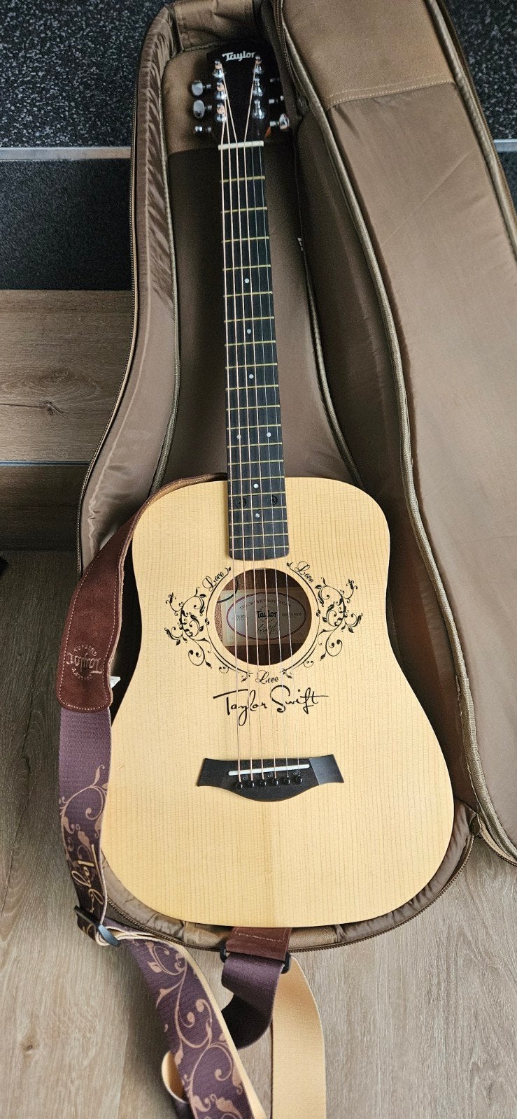 Taylor Swift Baby Taylor Ts-BTe, Ophalen, Zo goed als nieuw, Western- of Steelstringgitaar