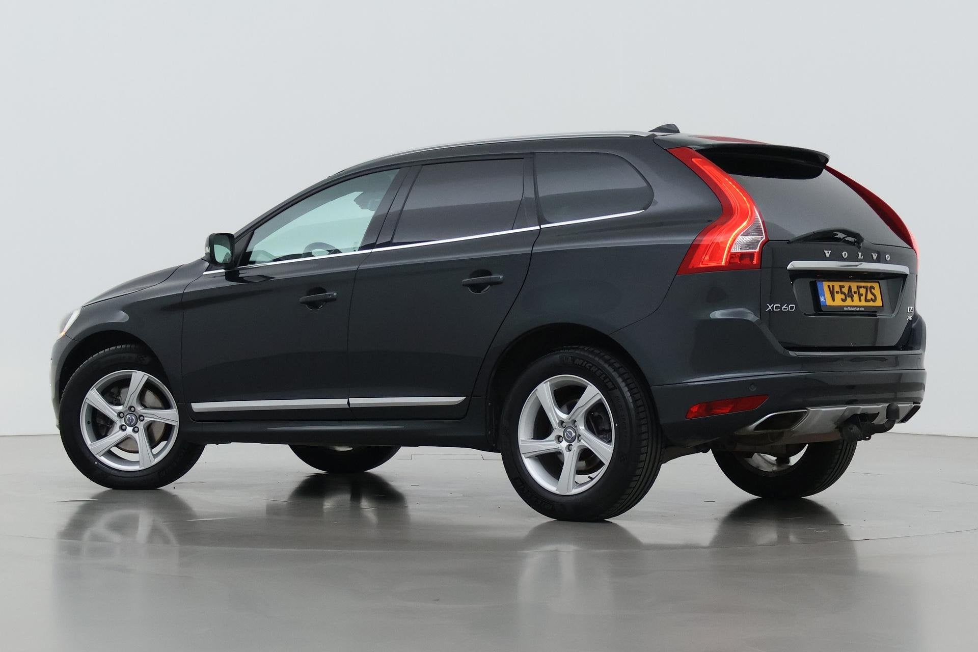 Volvo XC60 2.4 D5 Summum | GRIJS KENTEKEN | Trekhaak | Camer, Automaat, Euro 5, Gebruikt, Zwart