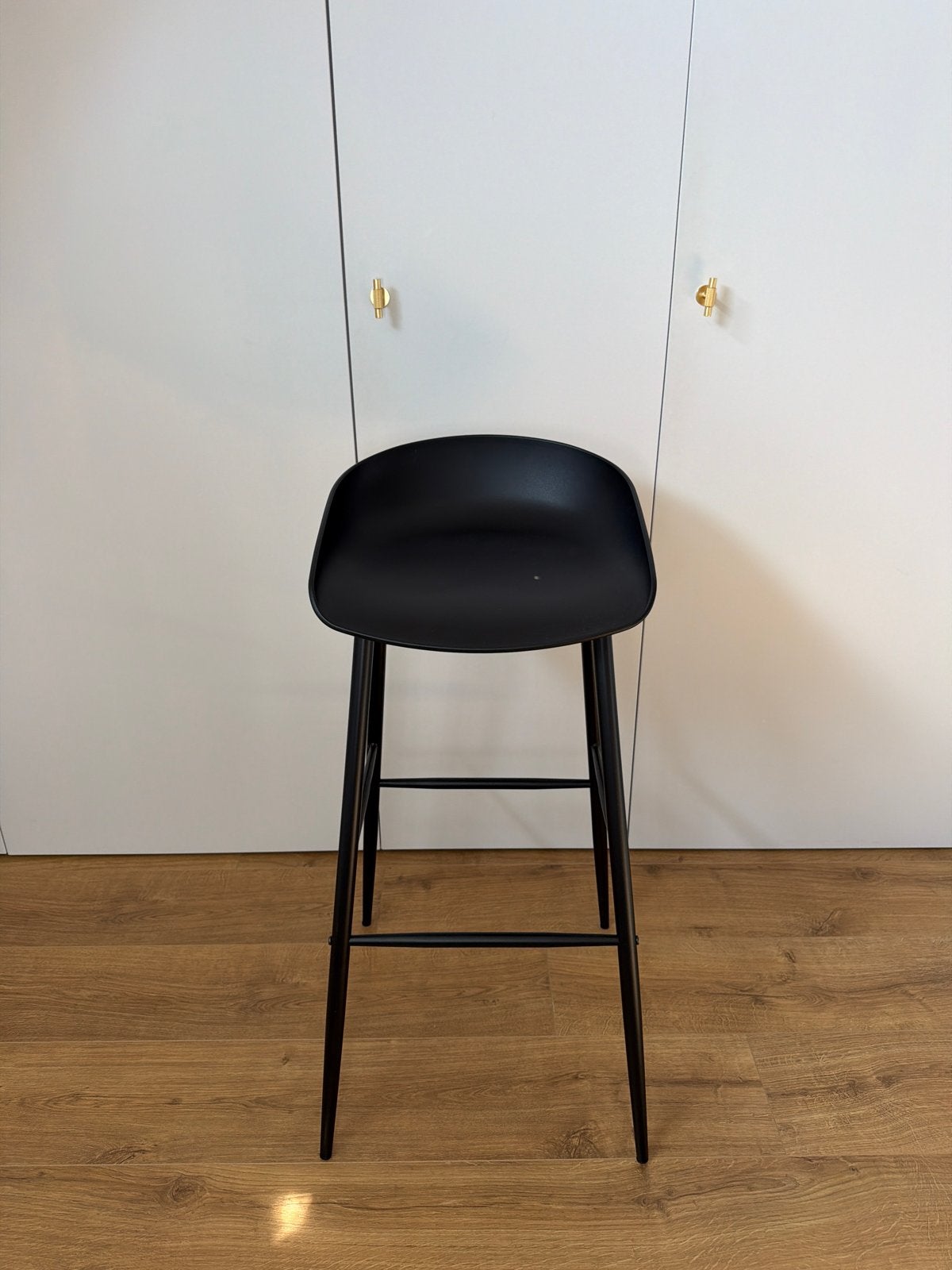 Zwarte barstoel van kunststof en metaal, Ophalen, Kunststof, Gebruikt, 60 tot 90 cm