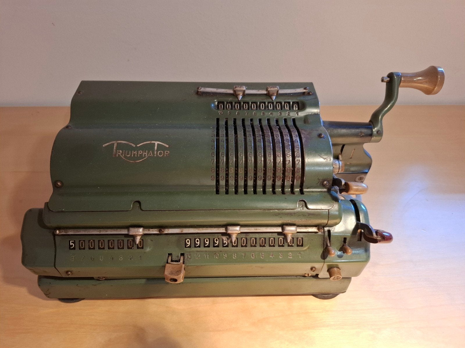Triumphator rekenmachine, Ophalen
