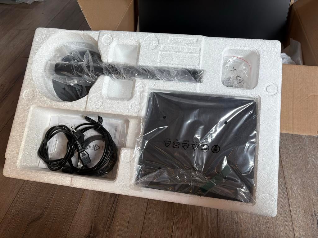 Samsung LS27R650FDU, HD, In hoogte verstelbaar, Ophalen of Verzenden, Zo goed als nieuw