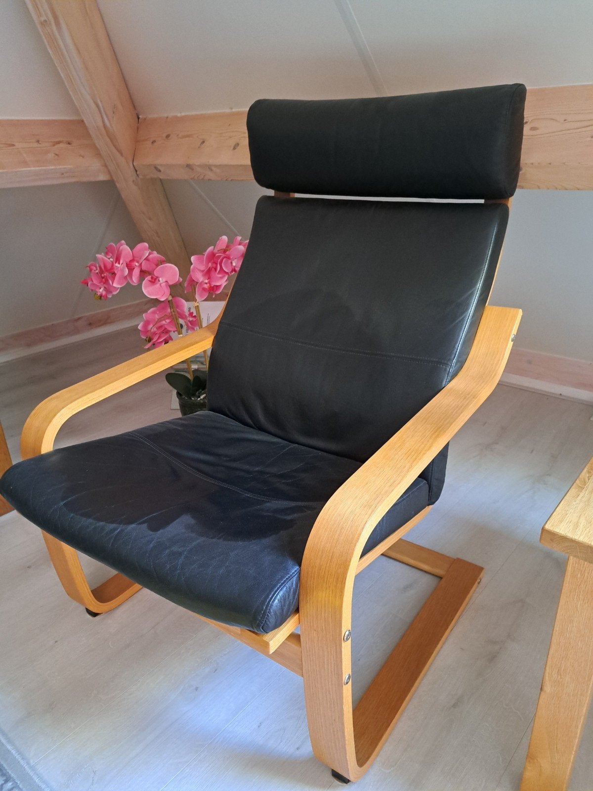 2 Ikea Poang stoelen te koop. leren bekleding. Kleur zwart., Huis en Inrichting, Fauteuils, Ophalen, Zo goed als nieuw, Leer