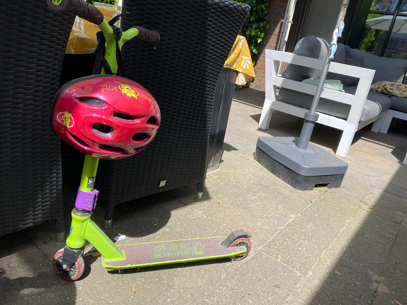 Meisjes stuntstep inclusief helm, Ophalen, Zo goed als nieuw, Gewone step