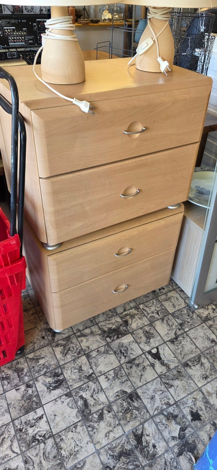 2 houten nachtkastjes met 3 lades, Ophalen, Gebruikt