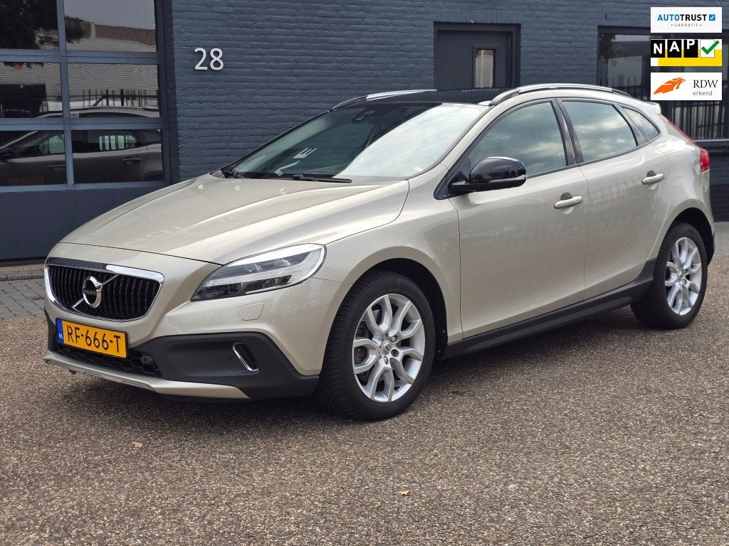 Volvo V40 Cross Country 1.5 T3 Nordic+Summum LEDER PANORAMAD, Euro 6, 152 pk, 1500 kg, 5 stoelen