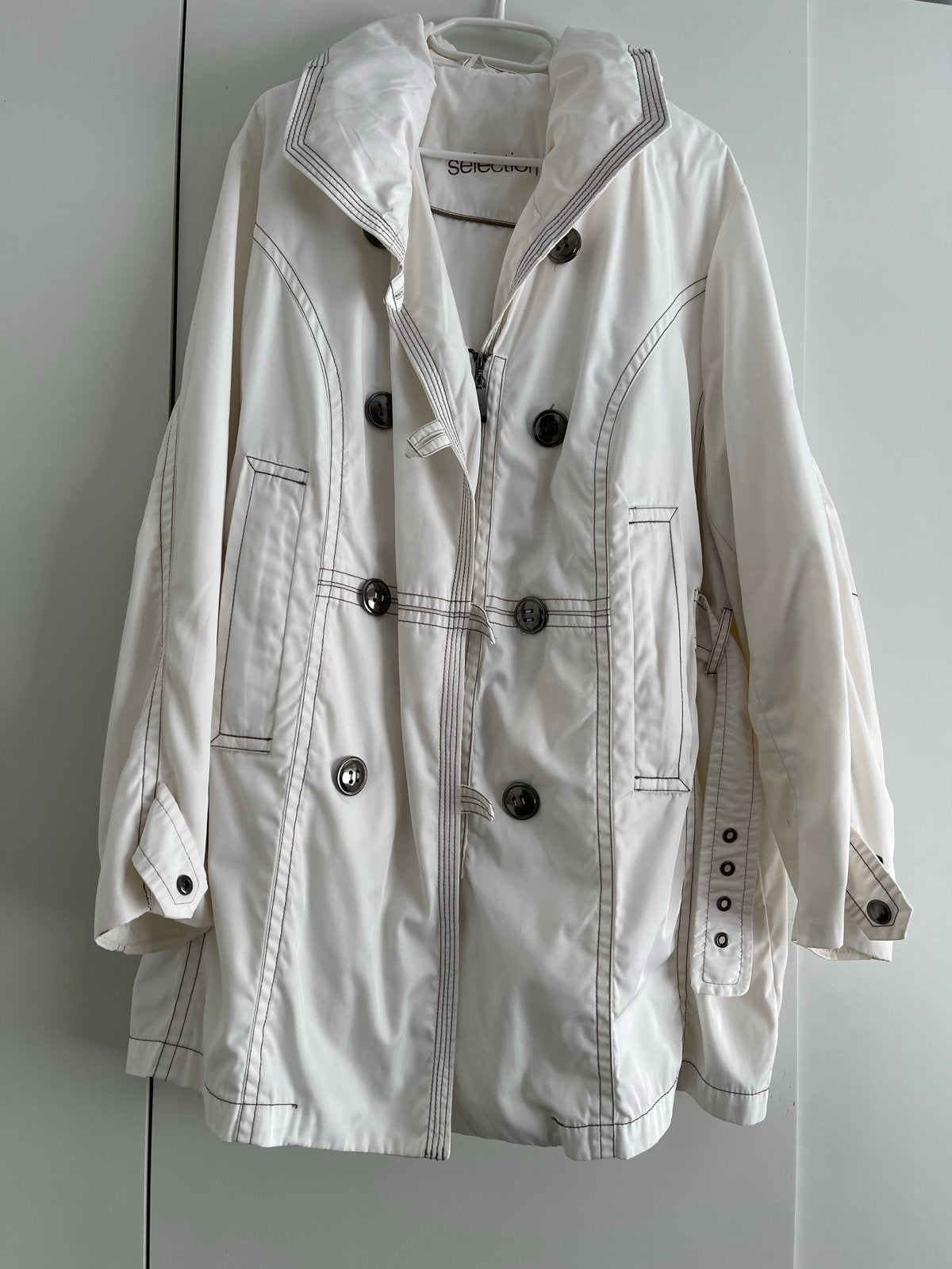 Stijlvol wit jasje met verborgen capuchon - Maat 46/48, Ophalen of Verzenden, Zo goed als nieuw, Maat 46/48 (XL) of groter, Wit