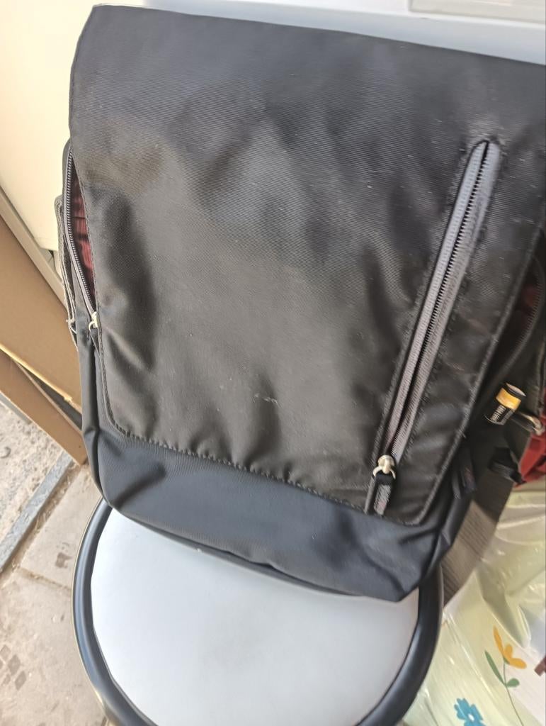 Schoudertas/tablet tas case logic, Ophalen of Verzenden, 13 inch, Zo goed als nieuw, Schoudertas