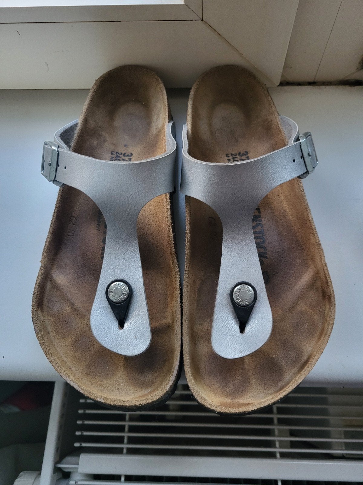 Birkenstock gizeh zilver 37, Kleding | Dames, Schoenen, Ophalen of Verzenden, Overige kleuren