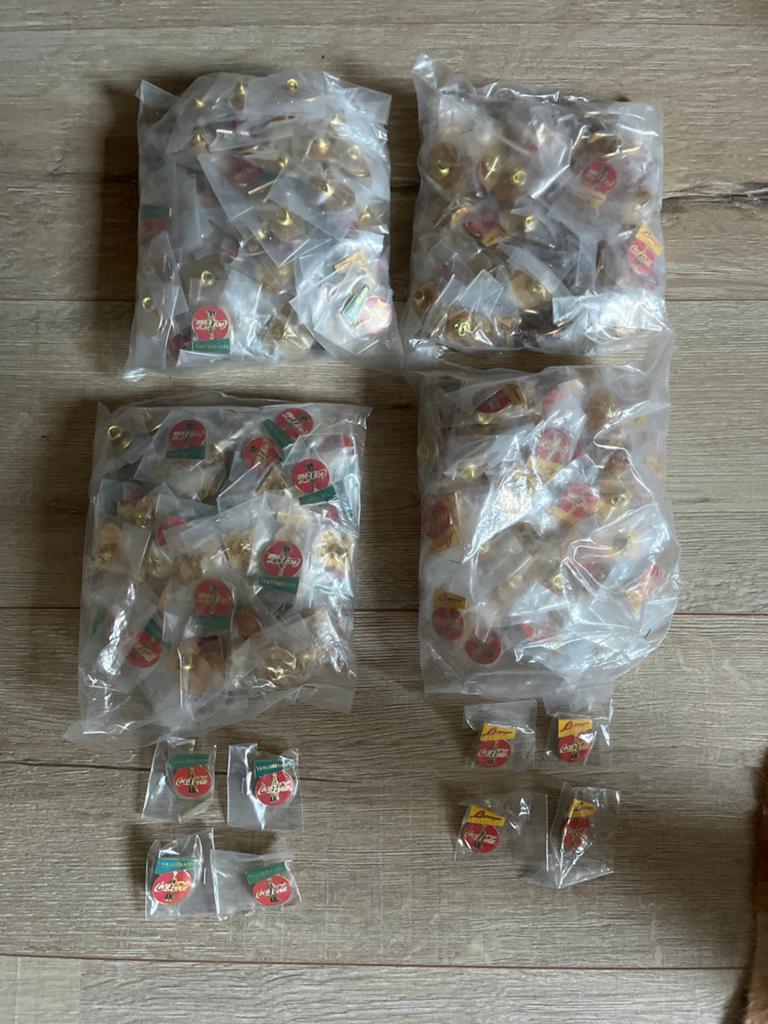 Coca-Cola Pins - Nieuw in zak - Diverse uitvoeringen, Ophalen of Verzenden, Nieuw, Merk, Speldje of Pin