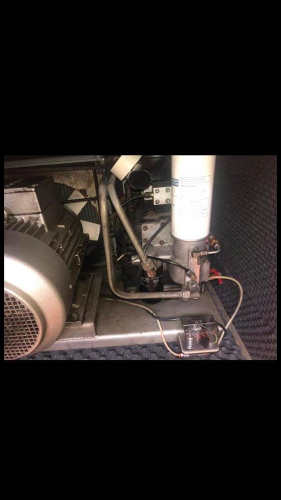 Creemers Schroefcompressor 15 kw 32 ampere, Doe-het-zelf en Verbouw, Compressors, 100 liter of meer, Ophalen, Gebruikt