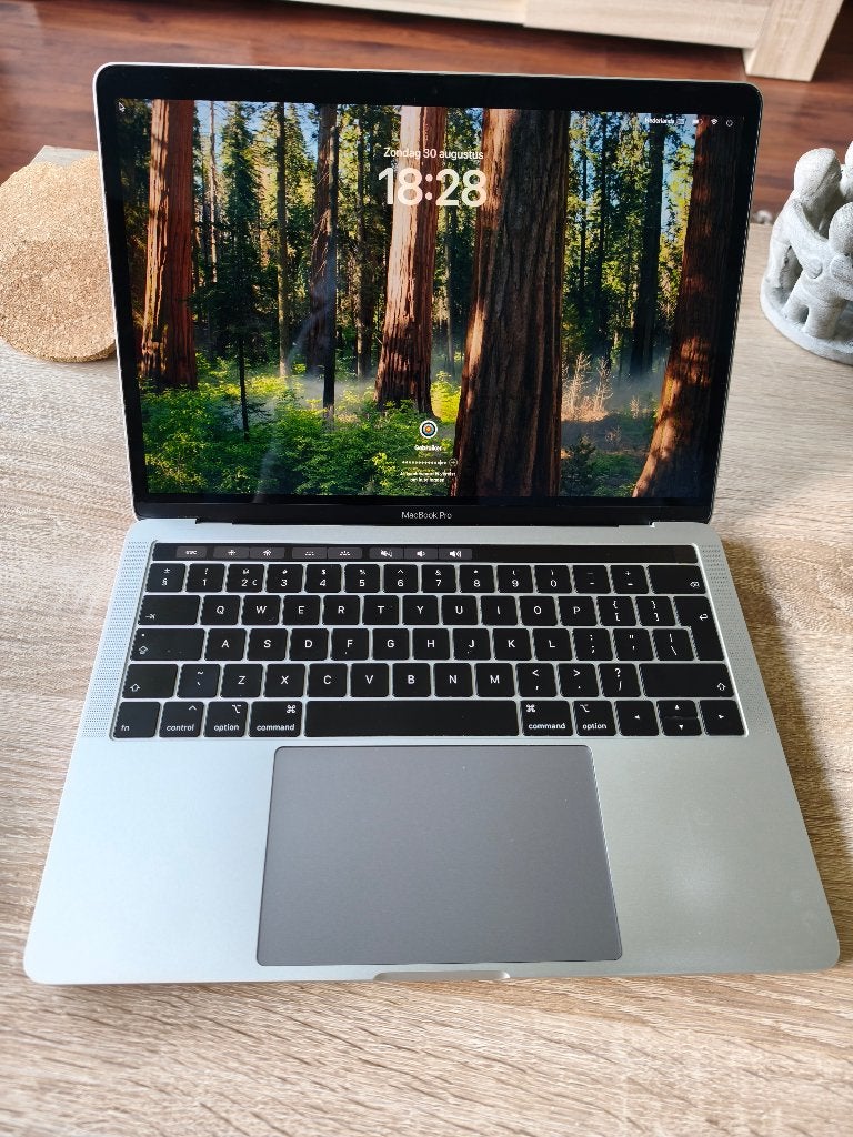 Macbook Pro 2018 i7 13 inch (A1989), MacBook Pro, Qwerty, 13 inch, 512 GB