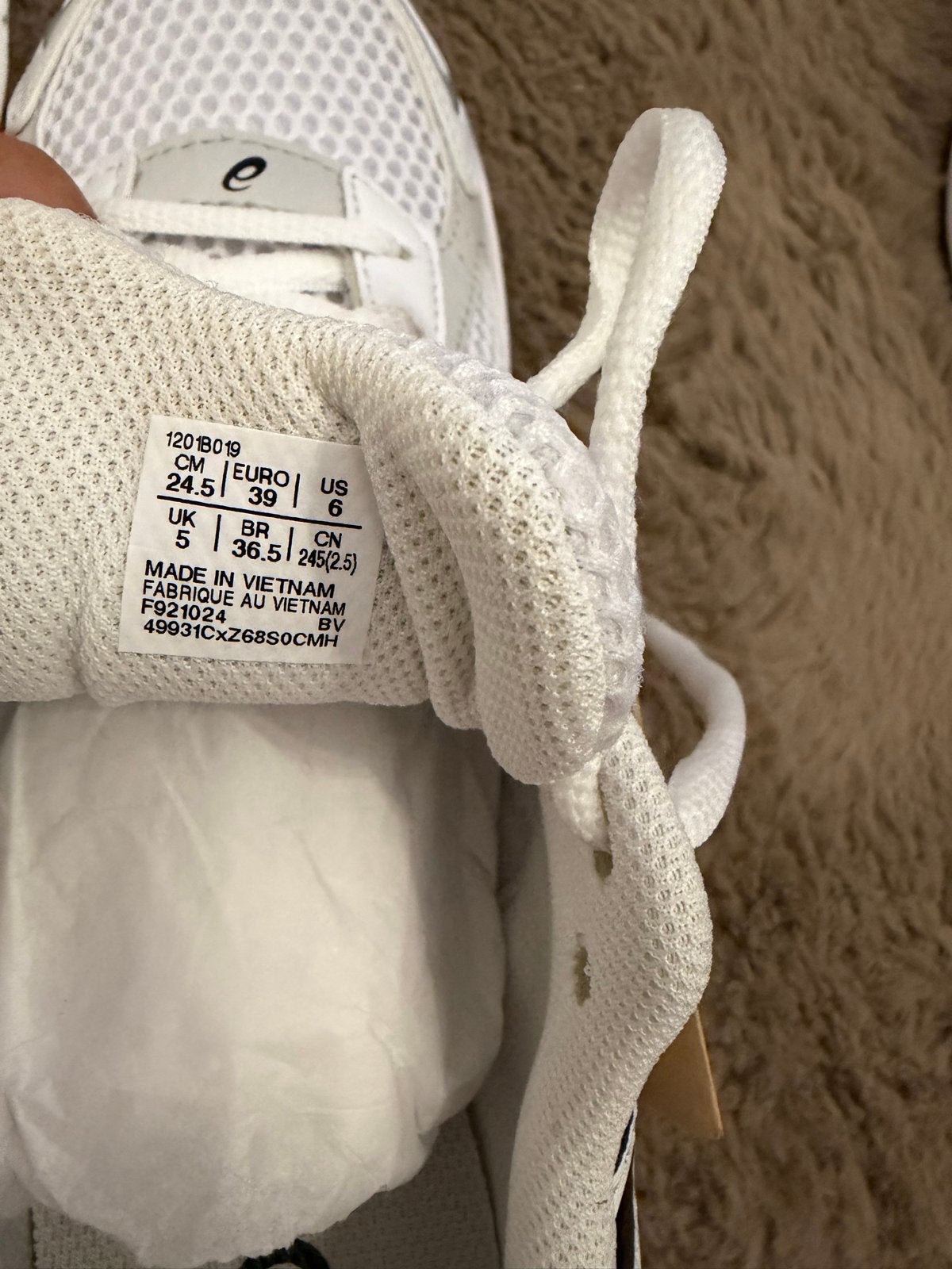 Nieuwe Asics sneakers, maat 39, wit met zwart, Kleding | Dames, Schoenen, Ophalen of Verzenden, Nieuw, Wit, Sneakers of Gympen
