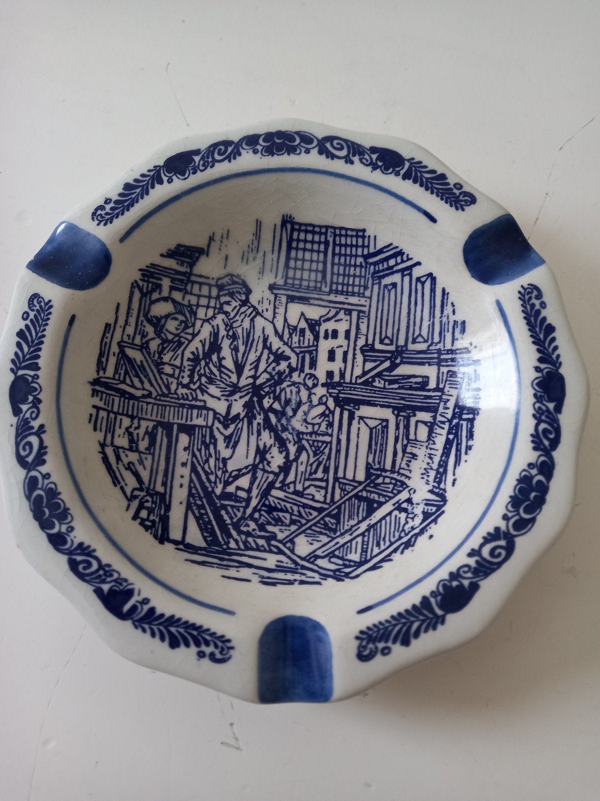 Royal Delft Delfts Blauw Asbak met Historische Scène, Antiek en Kunst, Ophalen of Verzenden