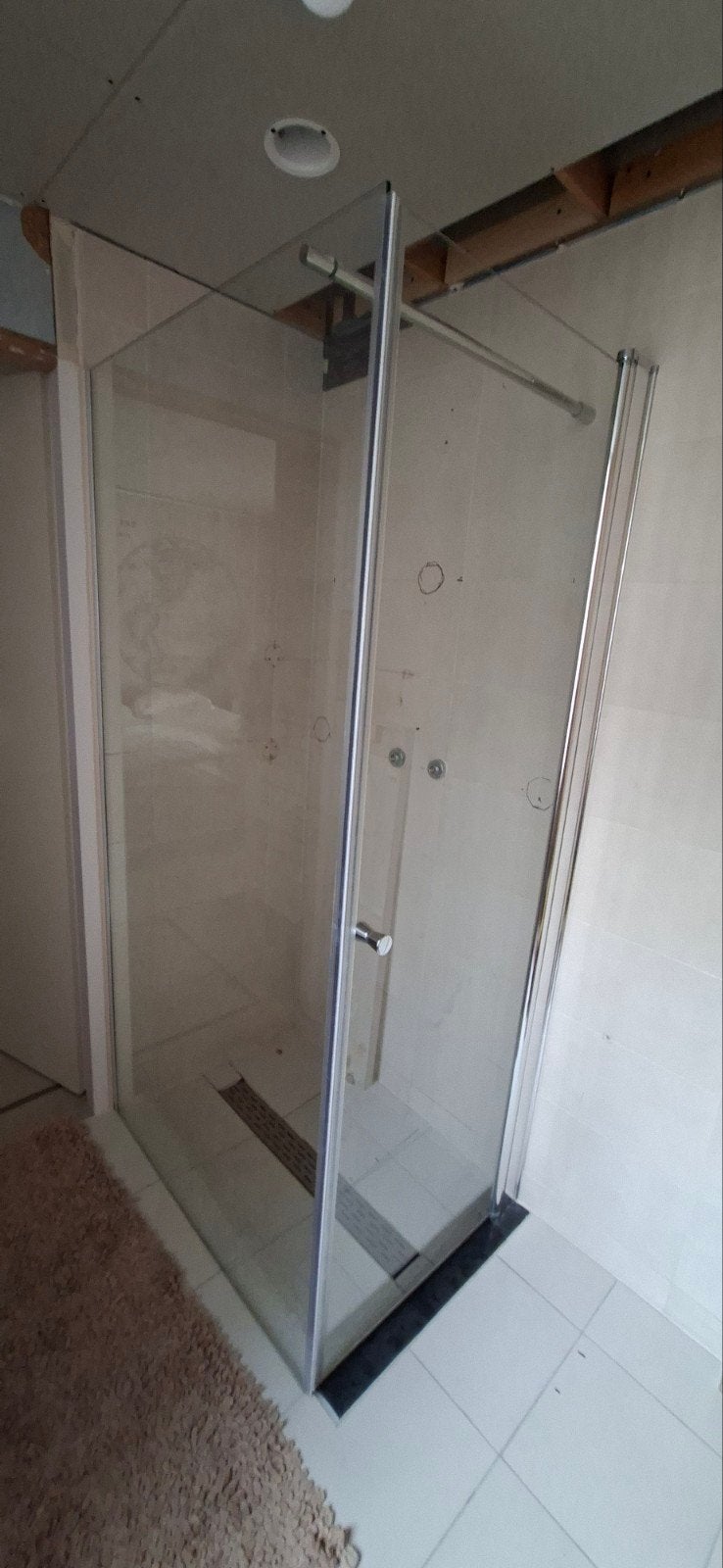 Douchewand met losse deur en stabilisatiestang, Doe-het-zelf en Verbouw, Ophalen, Gebruikt, Glas, Douche