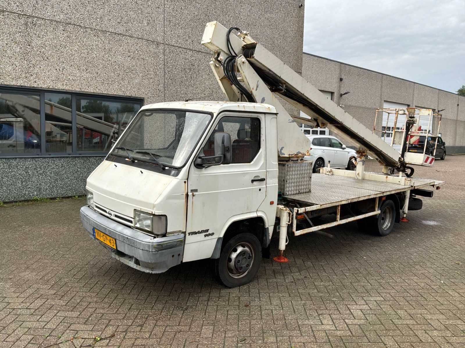 1997 Nissan Trade 3.0 TDi LWB Vrachtwagen hoogwerker, Auto's, 86 pk, Overige brandstoffen, Origineel Nederlands, Bedrijf