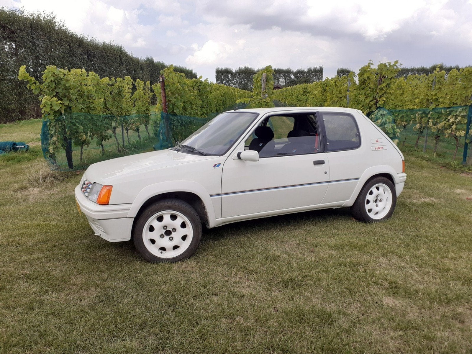 peugeot 205 rallye 1.3, Auto's, Voorwielaandrijving, Stof, Zwart, Wit