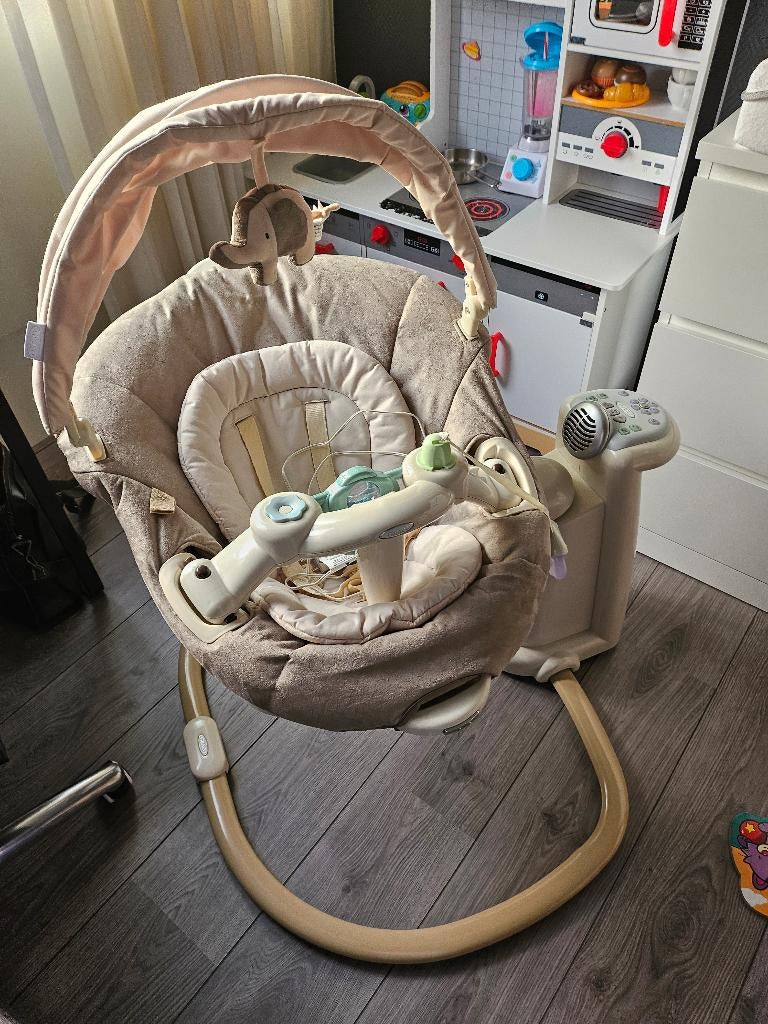 Zo goed als nieuw: Graco Sweetpeace Baby Swing - Compleet, Schommelstoel, Verstelbaar, Ophalen of Verzenden, Zo goed als nieuw
