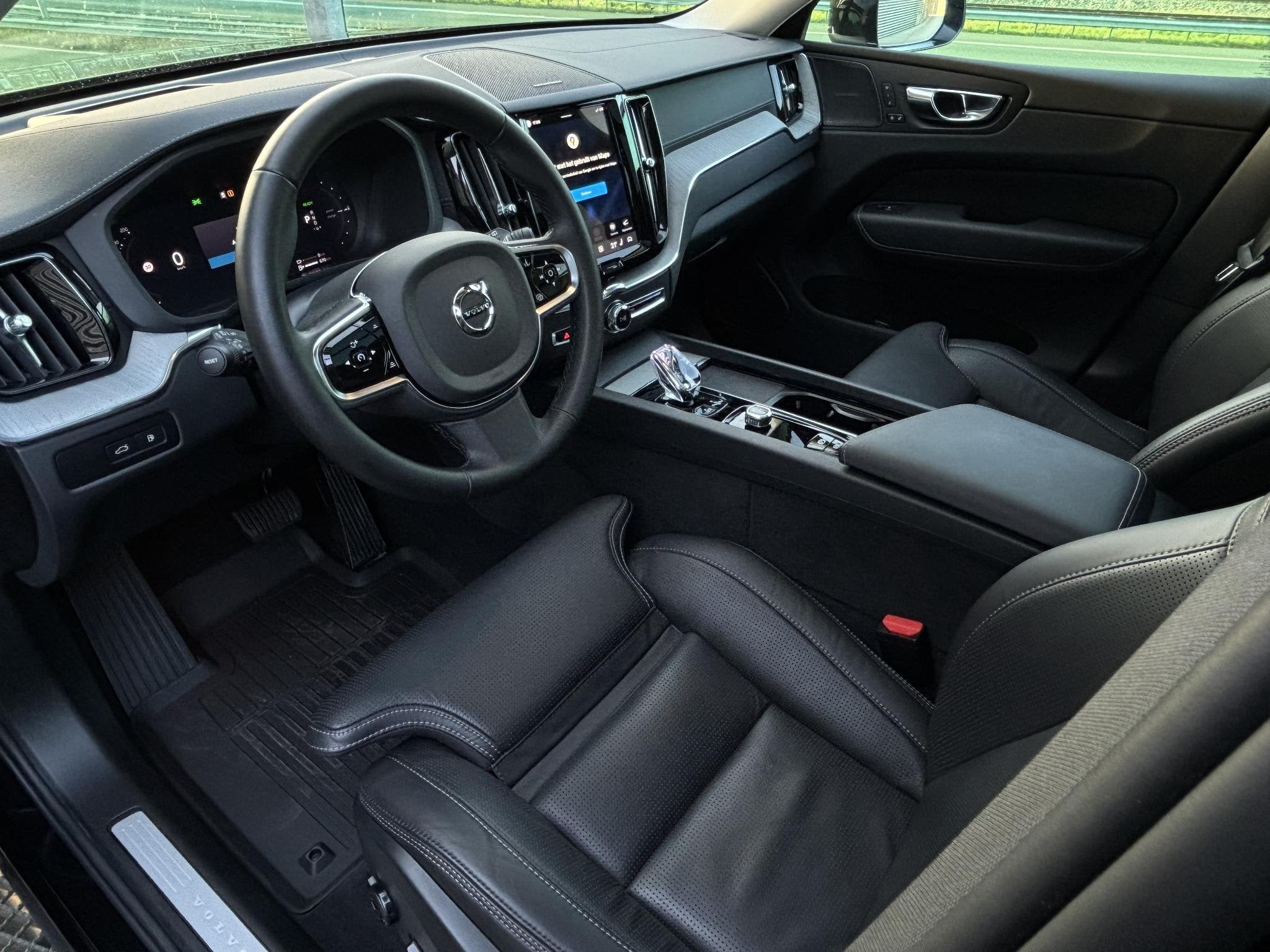Volvo XC60 2.0 T6 Plug-in hybrid AWD Ultra Bright / Luchtver, Automaat, Gebruikt, 4 cilinders, 180 min