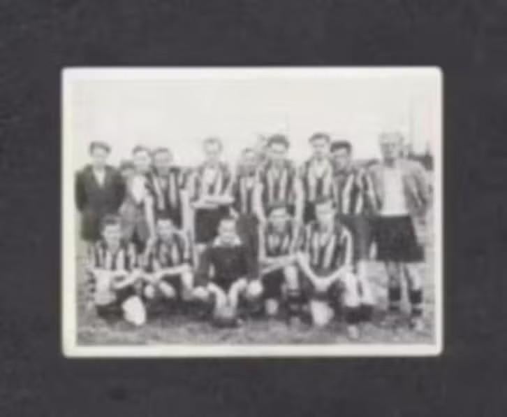 Voetbalplaatje Baardwijk 1951-1952., Ophalen of Verzenden, Zo goed als nieuw
