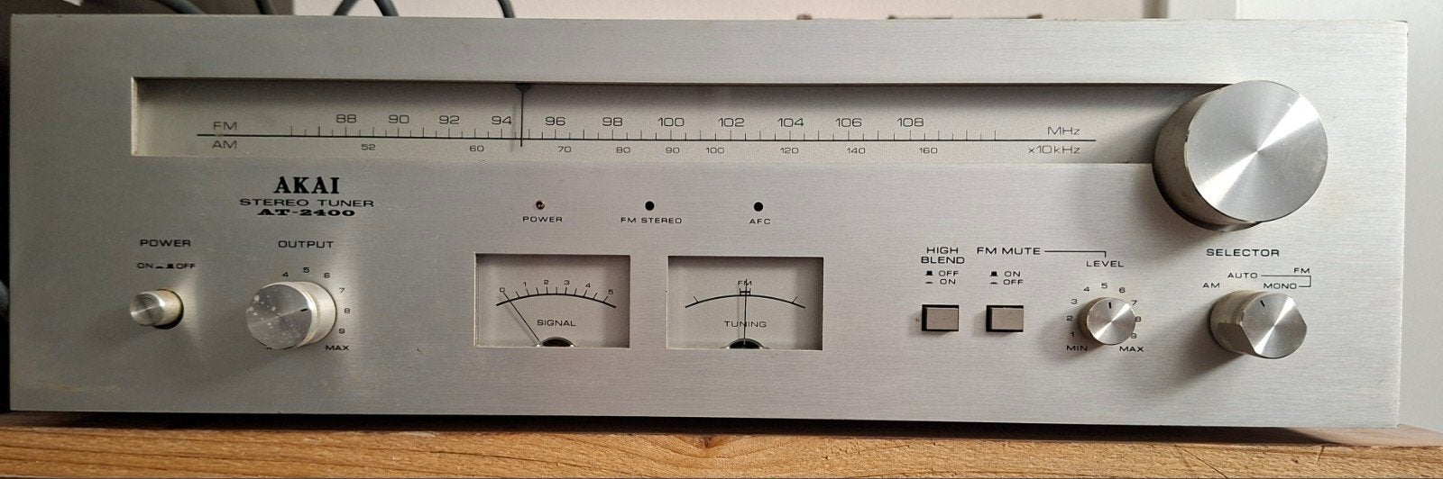 Akai AT-2400 Stereo Tuner - Vintage Hifi, Audio, Tv en Foto, Ophalen of Verzenden