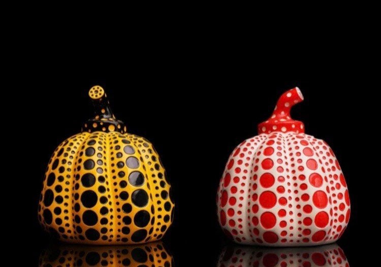 Yayoi Kusama – Set van 2 Sculpturen “Pumpkin”, Ophalen of Verzenden