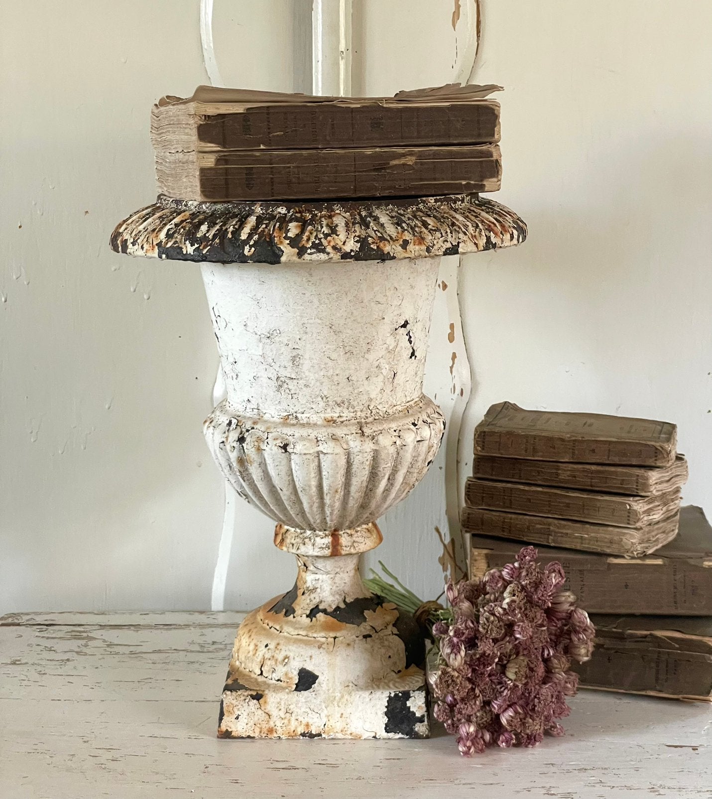 Brocante oude zware gietijzeren tuinvaas sleets, Ophalen of Verzenden