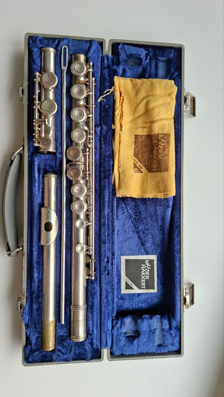 Dwarsfluit met koffer en bladmuziekstandaard, Ophalen of Verzenden, Gebruikt, Dwarsfluit, Met koffer of tas