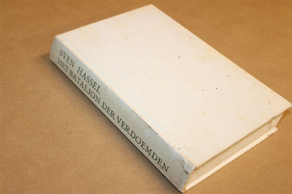 Het Bataljon der Verdoemden — Hassel, Oostfront 1973, Boeken, Oorlog en Militair, Ophalen of Verzenden, Tweede Wereldoorlog, Gelezen