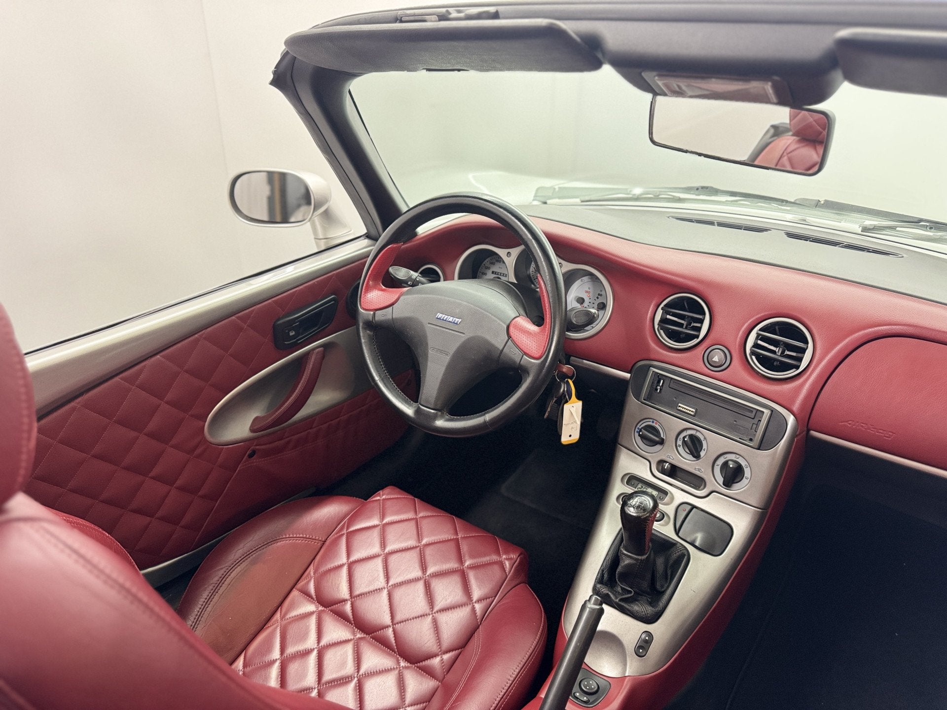 Fiat Barchetta 1.8-16V 131PK | Leder | Facelift (bj 2000), Auto's, Oldtimers, Voorwielaandrijving, Cabriolet, Leder, Handgeschakeld