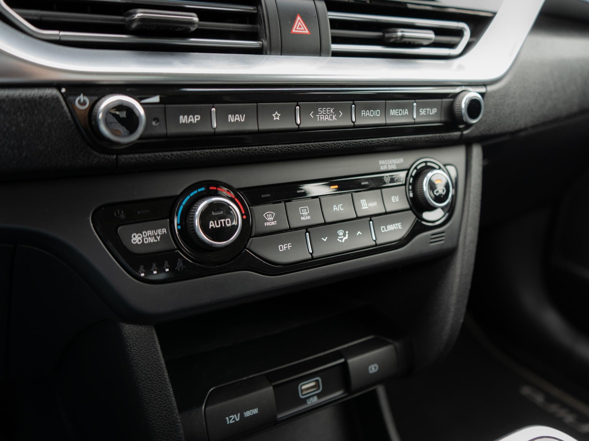 Foto 18 van Kia e-Niro DynamicLine 64 kWh | Trekhaak | 3 Fase | Adaptiev