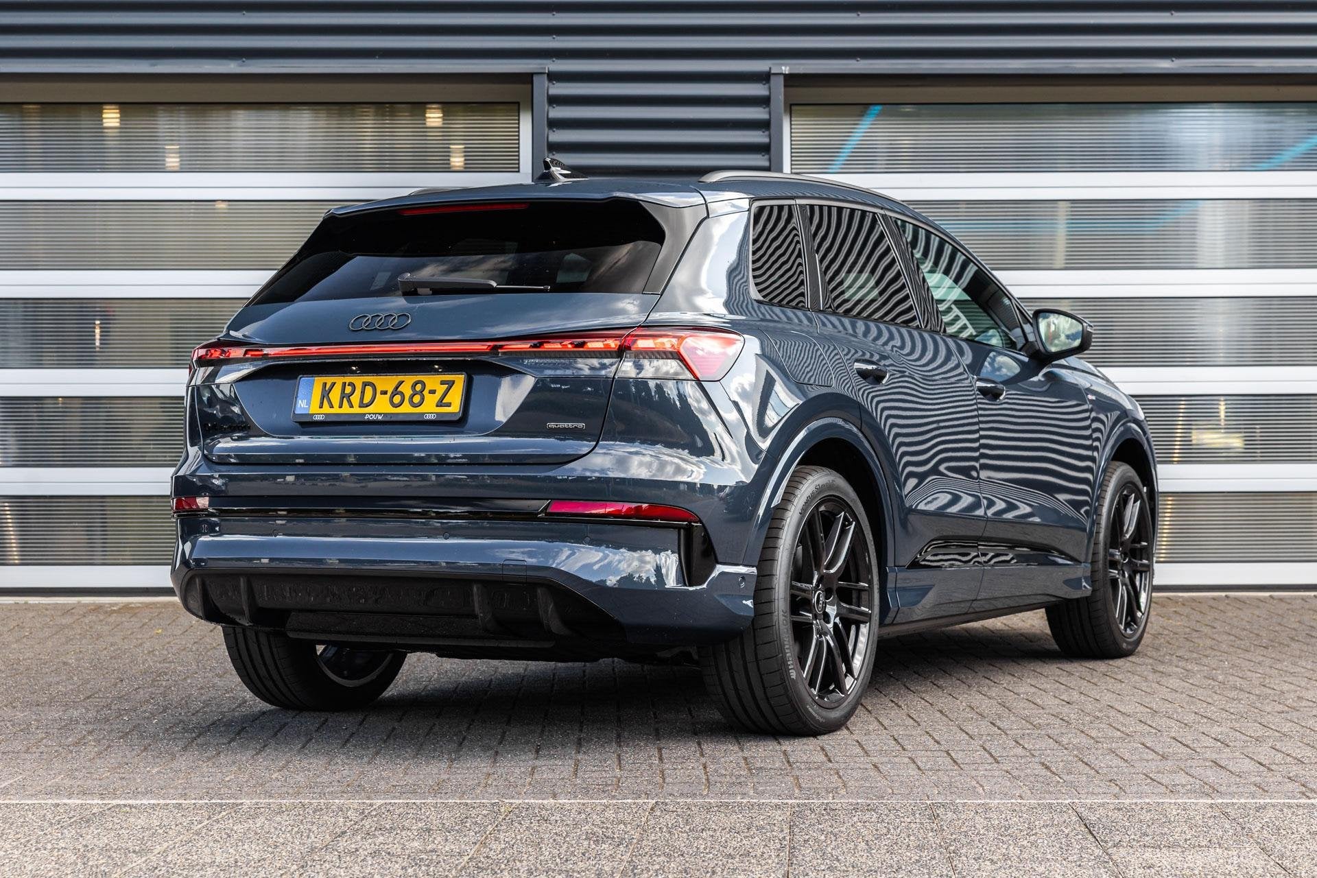 Audi Q4 e-tron 340pk S edition quattro performance 82 kWh |, Auto's, Audi, 12 maanden, 1800 kg, 82 kWh, Blauw