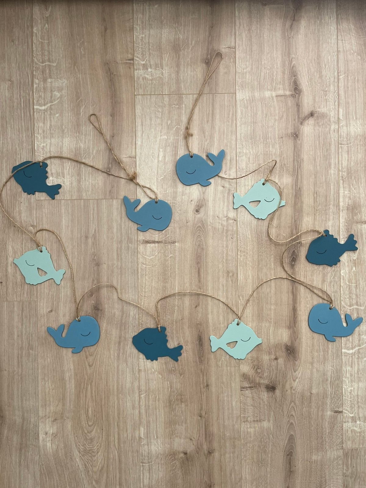ZGAN: Slinger met houten vissen, blauwe slinger, Overige typen, Ophalen of Verzenden, Zo goed als nieuw, Ophangbaar