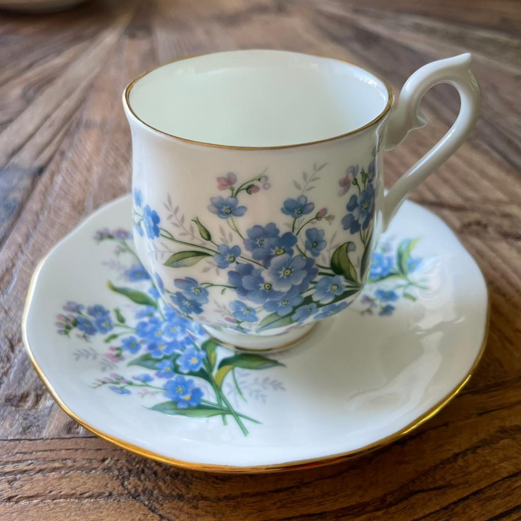 Royal Albert forget me not, Verzamelen, Porselein, Kristal en Bestek, Ophalen of Verzenden, Zo goed als nieuw, Porselein, Kop en/of schotel