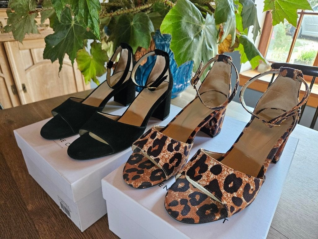 2 paar Fabienne Chapot sandalen - zo goed als nieuw, Kleding | Dames, Schoenen, Ophalen, Zwart, Sandalen of Muiltjes, Zo goed als nieuw