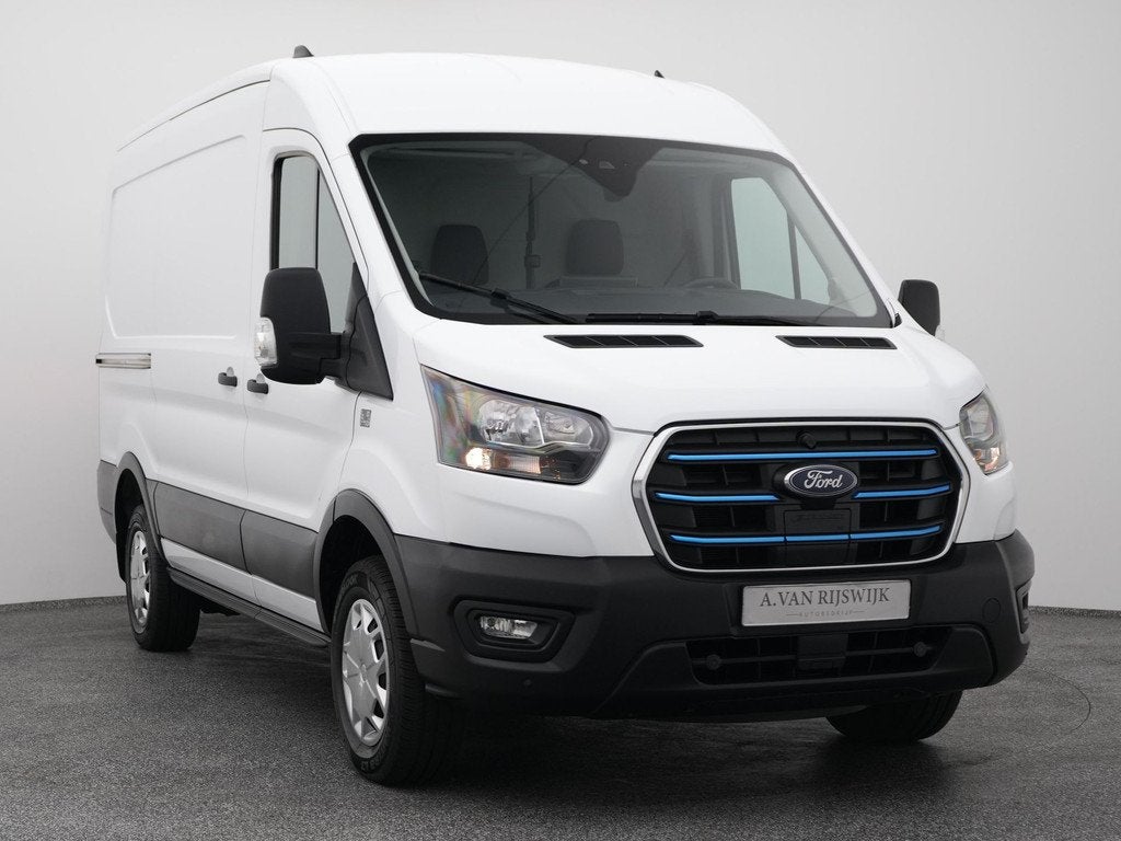 Ford E-Transit 350 L2H2 Trend 68 kWh | CAMERA | CARPLAY | ST, Automaat, Gebruikt, Zwart, Met garantie (alle)