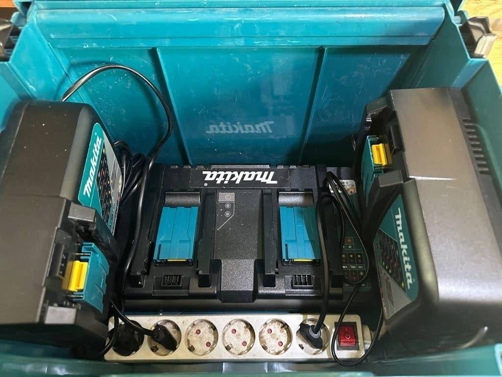 Makita Laadstation 4 Accu’s | DC18RD + 2x DC18RC, Ophalen, Zo goed als nieuw, Overige typen