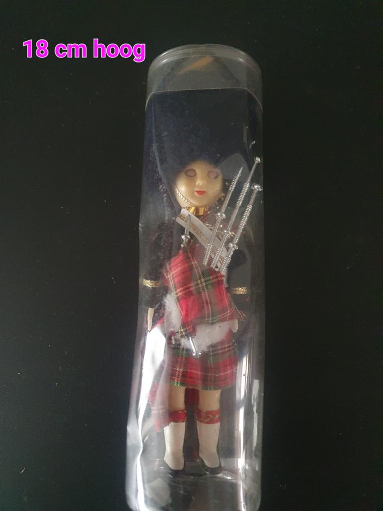 Nieuw Schots popje - 18 cm hoog, Verzamelen, Poppen, Ophalen of Verzenden, Nieuw