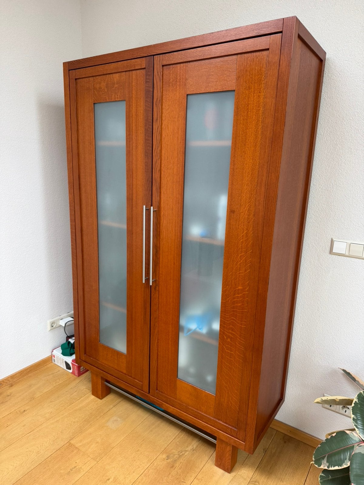 Wand/servies kast, eikenhout-kersengekleurd, Ophalen, Eikenhout, Zo goed als nieuw, 150 tot 200 cm